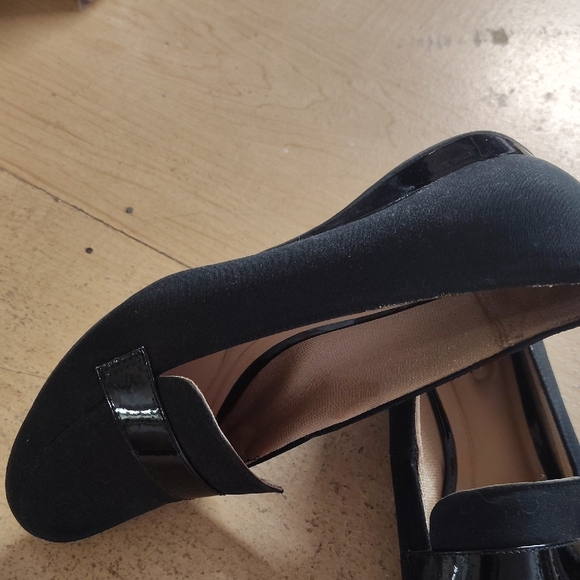 Abella Women's Elegant Black Flats - Picture 3 of 3